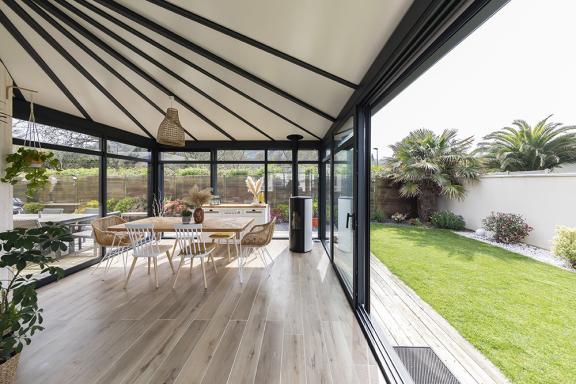 Véranda aluminium AKENA - Dedans dehors