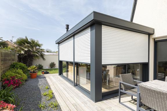 Se protéger du soleil avec des volets roulants