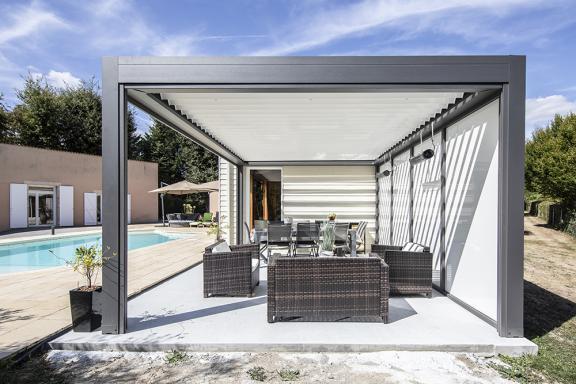 Akena Pergola Bioclimatique - Bandeaux RGB - Design unique