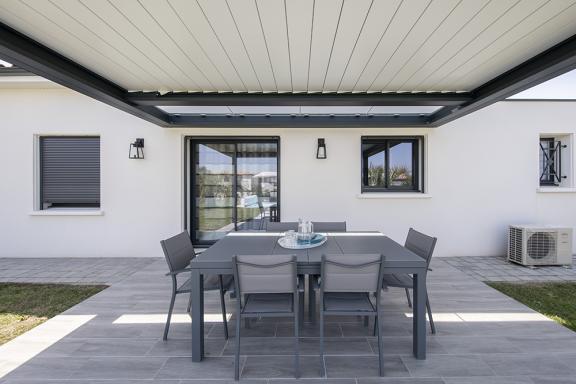 Akena Pergola - Lames perpendiculaires - Espace convivial