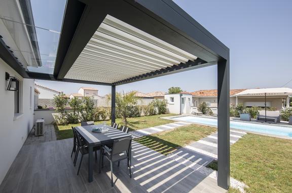 Akena Pergola - Lames perpendiculaires - Séjour extérieur