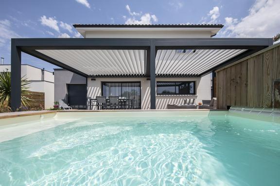 Akena Pergola - Maison - Bioclimatique lames orientables