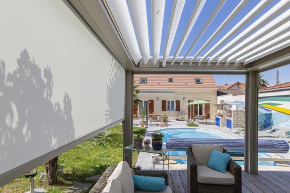 Akena Pergola - Salon bioclimatique - Sur mesure