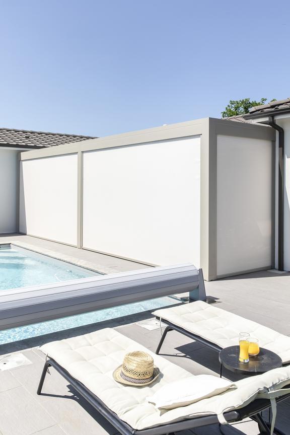Akena Pergola - Aménagement terrasse - Stores motorisés fermés extérieur