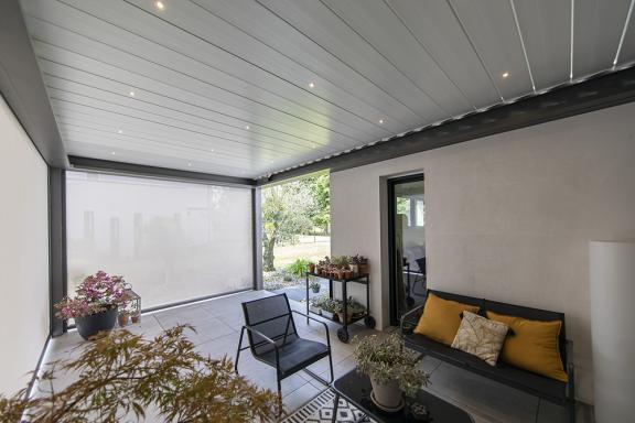 Akena Pergola Bioclimatique - Stores screen motorisés fermés