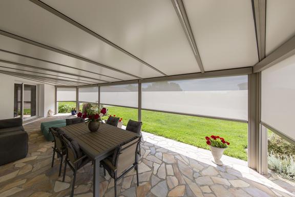 Akena Pergola - Toit fixe adossée - Stores screen motorisés