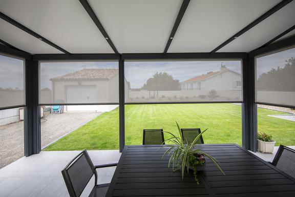Akena Pergola - Toit fixe - Stores motorisés descendus