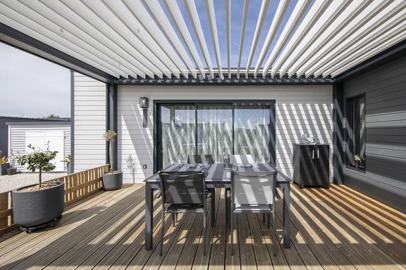 Akena Pergola - Bioclimatique adossée - Stores électriques 