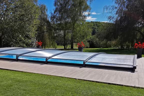 abri de piscine néo 18 fermé bas ultra bas