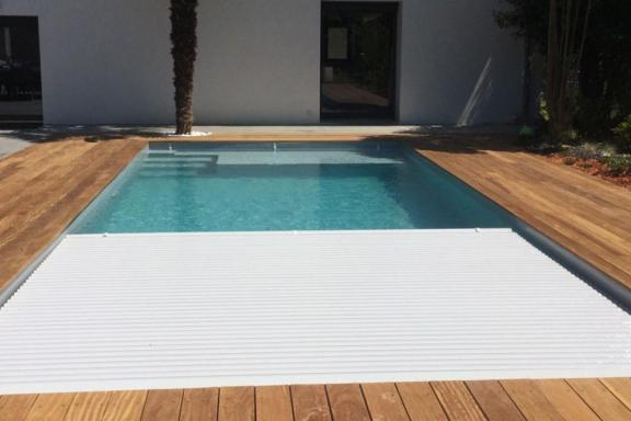 volet de piscine immergé