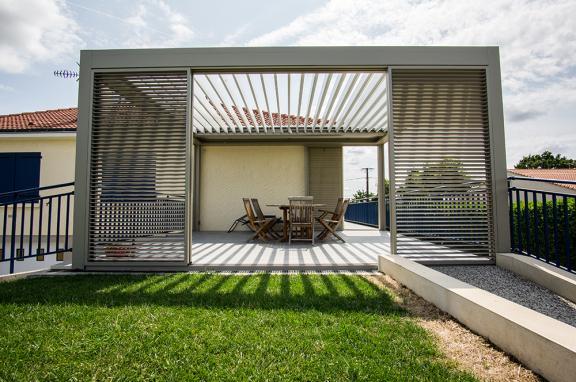 Akena Pergola - Bioclimatique - Brise-vue orientable coulissant