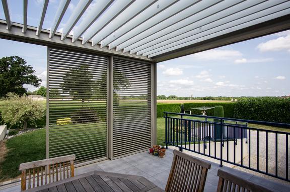 Akena Pergola - Bioclimatique - Brise-vue lames orientables