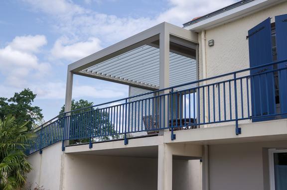 Akena Pergola - Bioclimatique - Brise-vue lames orientables