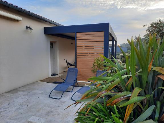 Akena Pergola - Toit plat - Brise vue bois