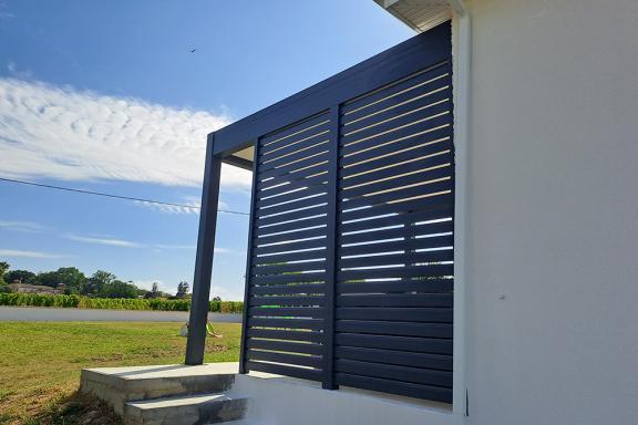 Brise vue Akena photographié solution contre le vent