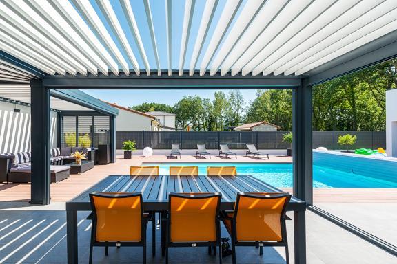 Akena Pergola - Double pergola bioclimatique - Vue sur le jardin
