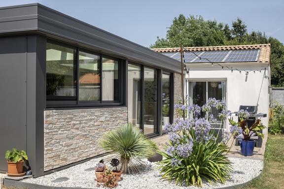AKENA - Extension de maison - Avec muret