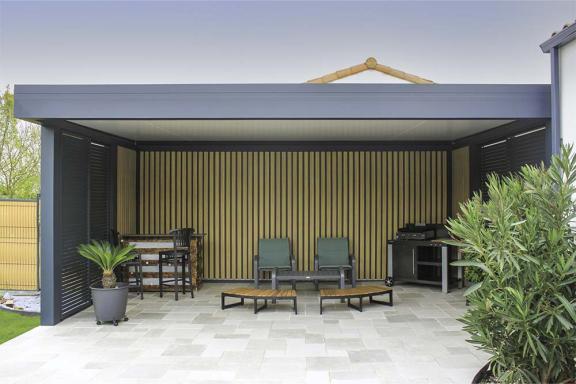 AKENA – Pool house avec bardage bois