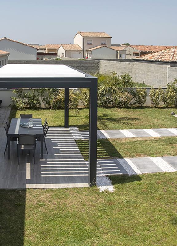 Akena Pergola - Lames perpendiculaires - Contemporaine