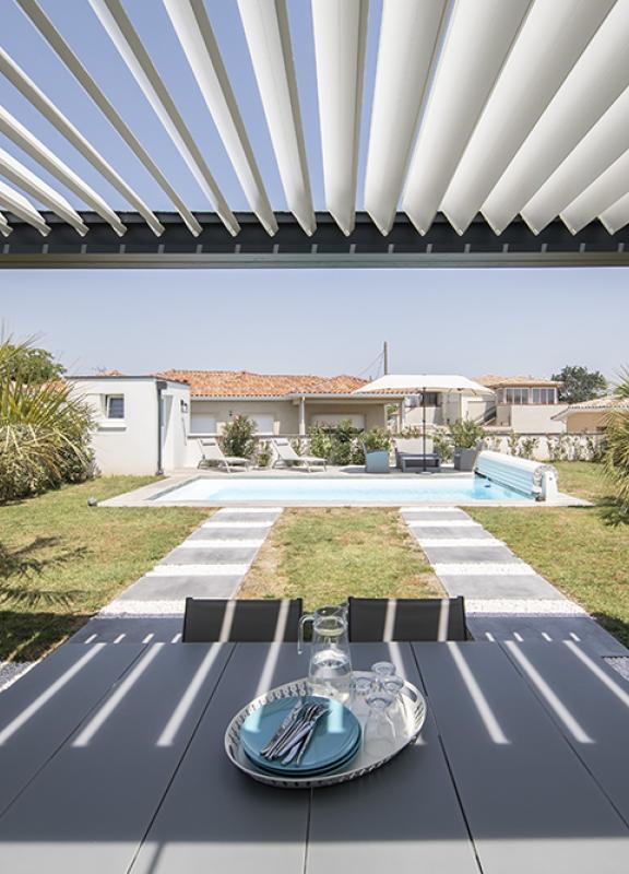 Akena Pergola - Lames perpendiculaires - Espace familial