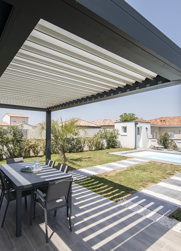 Akena Pergola - Lames perpendiculaires - Séjour extérieur