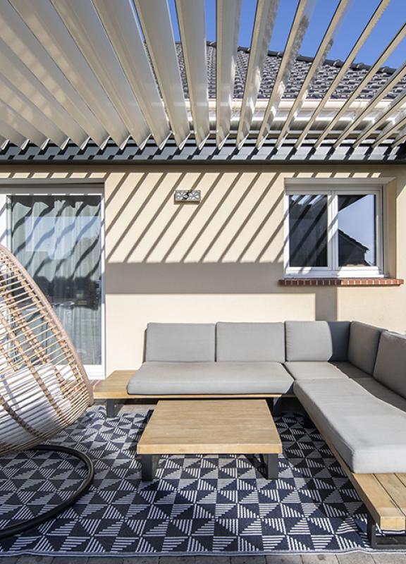 Pergola adossée : La pergola murale en aluminium par Akena