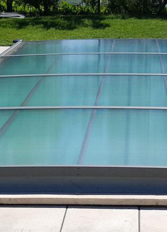 abri de piscine plat avec panneaux superposables