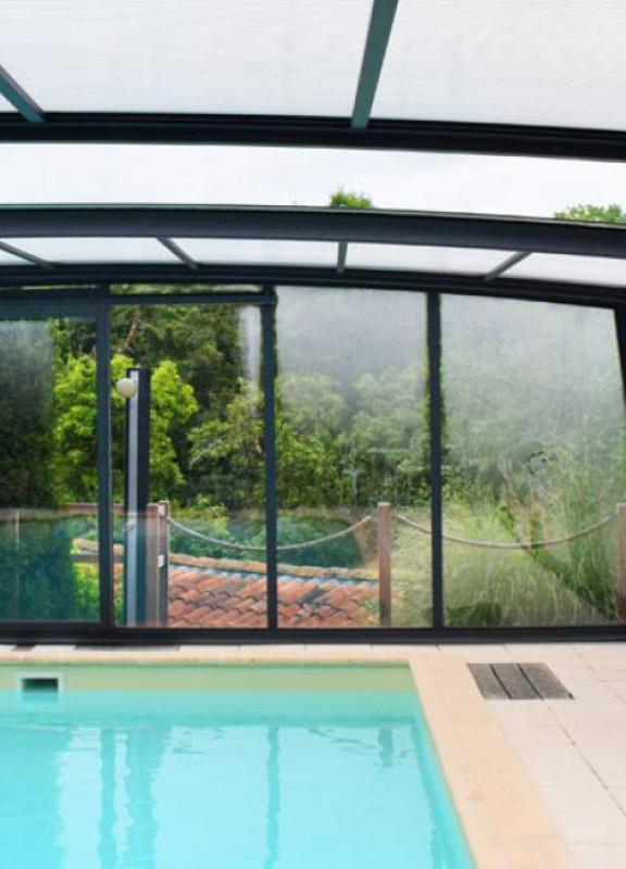 Abri de piscine haut R-Design vue d'intérieur