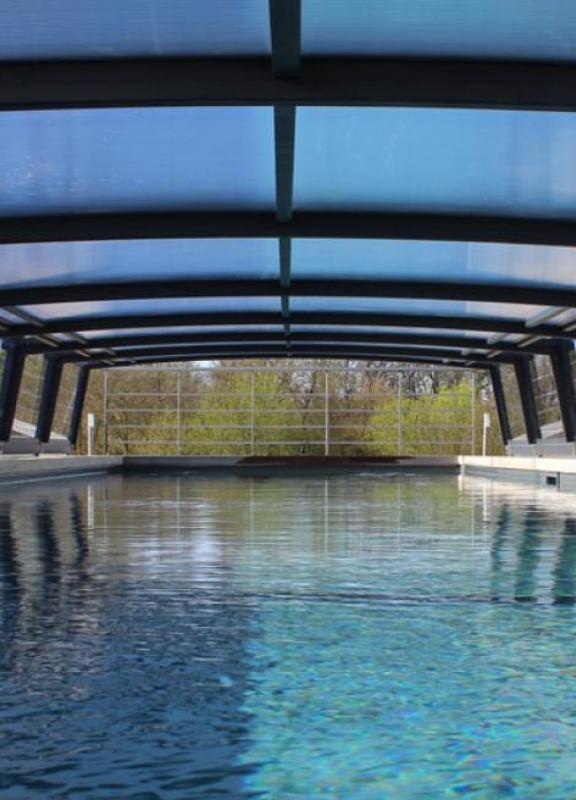 abri de piscine bas néo 50 vue d'intérieur