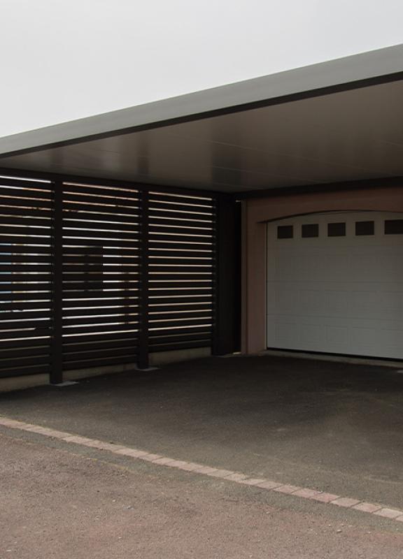 Akena Carport - Toit plat - Brise-vue fixe 2 voitures