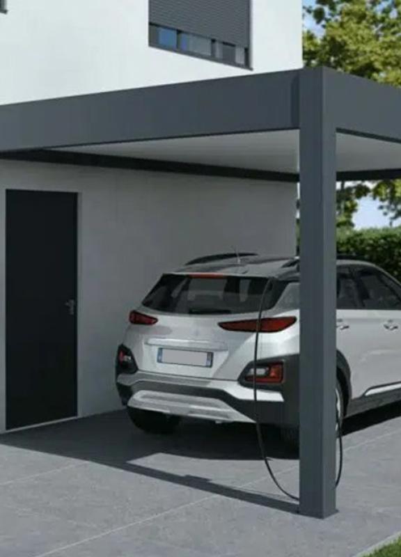 carport solaire Akena pour produire de l'électricité et recharger sa voiture
