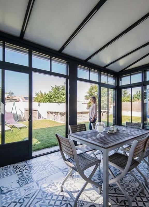 Akena Vérandas - Séjour ouvert sur la cuisine