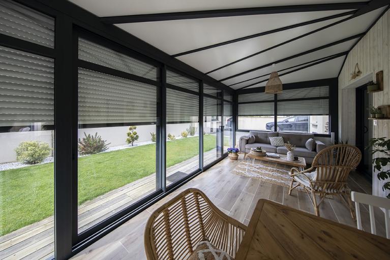 Volets roulants sur une véranda AKENA