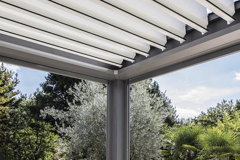 Akena Pergola Bioclimatique - Bandeaux RGB - Lames orientables