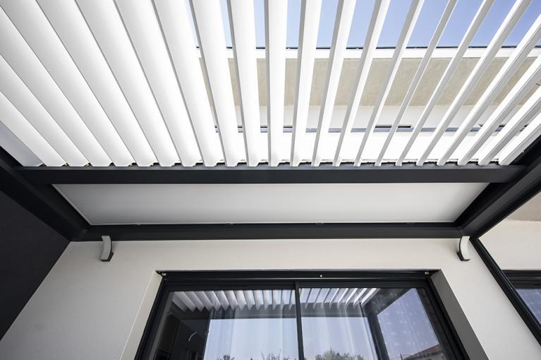 Akena - Pergola bioclimatique - Inclinaison lames orientables