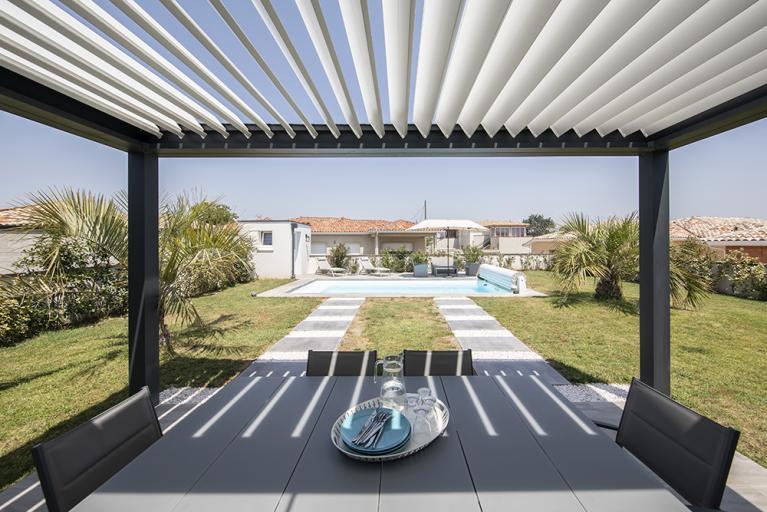 Akena Pergola - Lames perpendiculaires - Espace familial