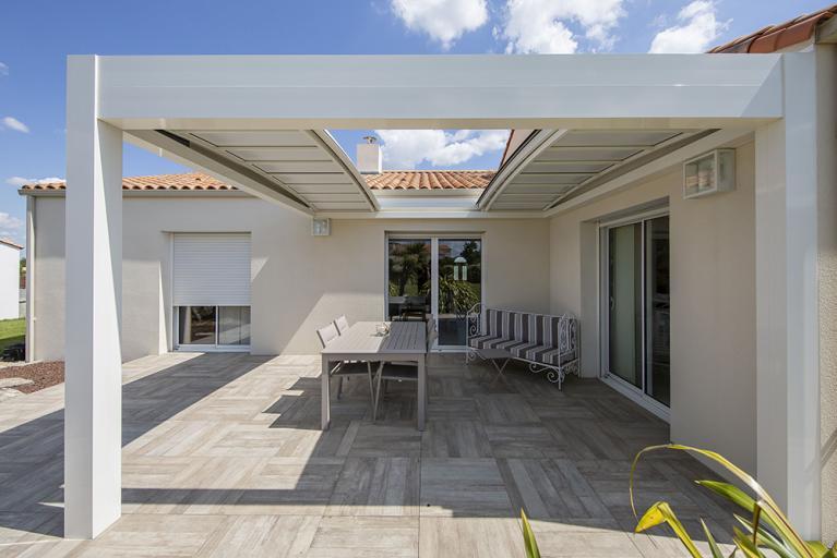 Pergola adossée : La pergola murale en aluminium par Akena