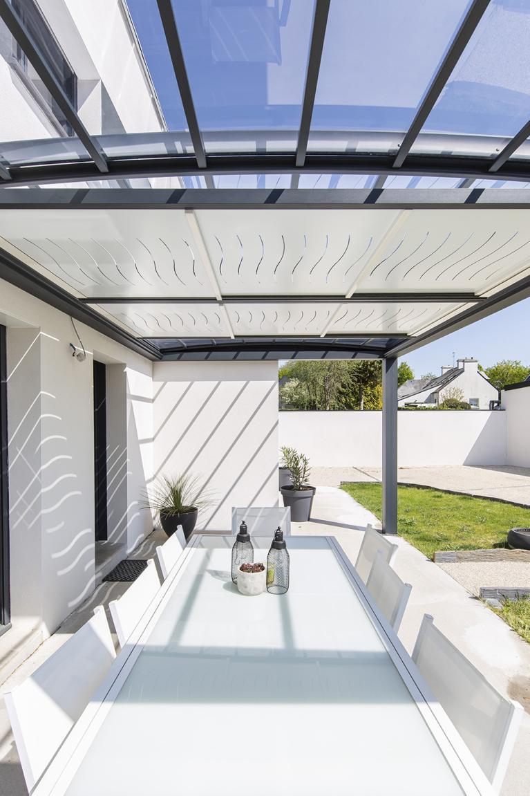 Pergolas, voiles d'ombrage et autres solutions pour protéger votre terrasse  du soleil –
