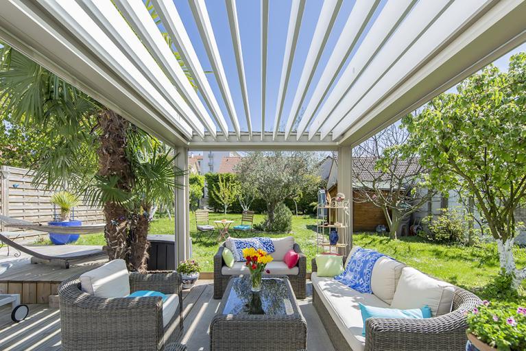 Akena Pergola - Salon bioclimatique - Protection soleil 