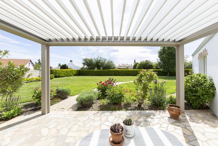 Akena Pergola - Adossée - Lames orientables résistante 