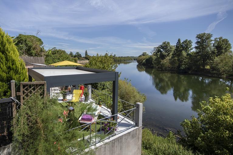 Auvent de balcon: un toit sur mesure qui s'adapte à votre espace