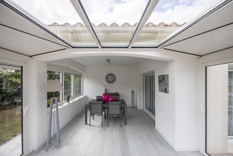 Akena Véranda - Droite avec arêtiers - Toit vitré