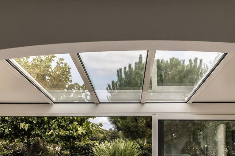 Akena Véranda - Droite avec arêtiers - Toiture vitrée