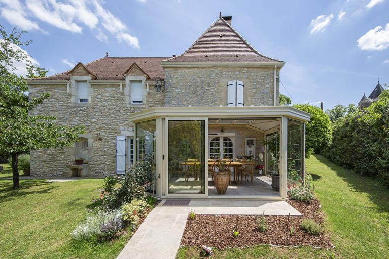 véranda ton pierre jardin d'hiver Akena vue extérieur