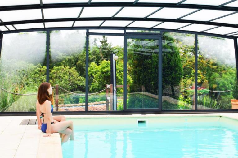 Abri de piscine haut R-Design vue d'intérieur