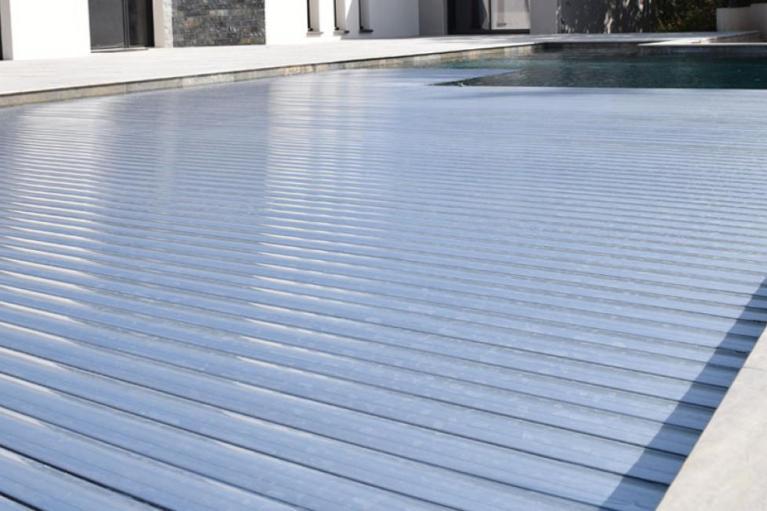 volet de piscine intégré