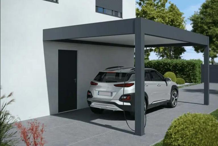 carport solaire Akena pour produire de l'électricité et recharger sa voiture
