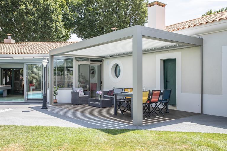 Pergola Adossée Modulable en Aluminium avec Stores Philadelphia 14 m² -  Couleurs du Monde