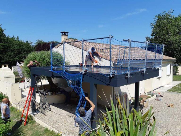 Montage carport Akena avec panneaux photovoltaïques pour produire de l'énergie