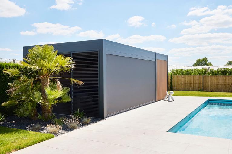 AKENA - Pool house avec stores motorisés
